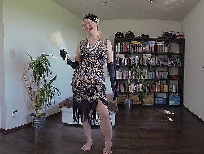 blondehexe Porno Video: 20er Jahre Girl wi**st mit Dir