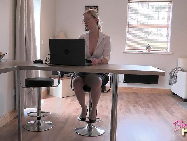 blondehexe Porno Video: Bekommst Du den Job?