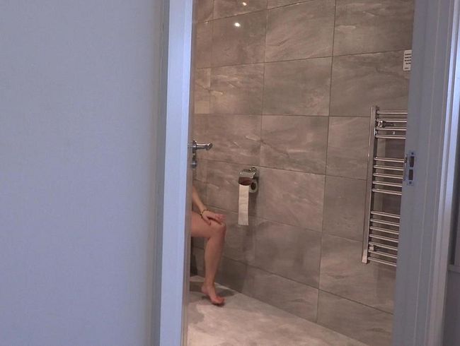 blondehexe Porno Video: Beobachte mich beim pi*i machen ;)