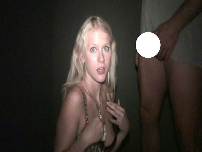 blondehexe Porno Video: ERWISCHT! Beim fi**en im p*rnokino!