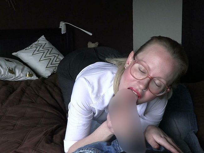 blondehexe Porno Video: Notgeile Lehrerin entsa*tet Dich richtig!