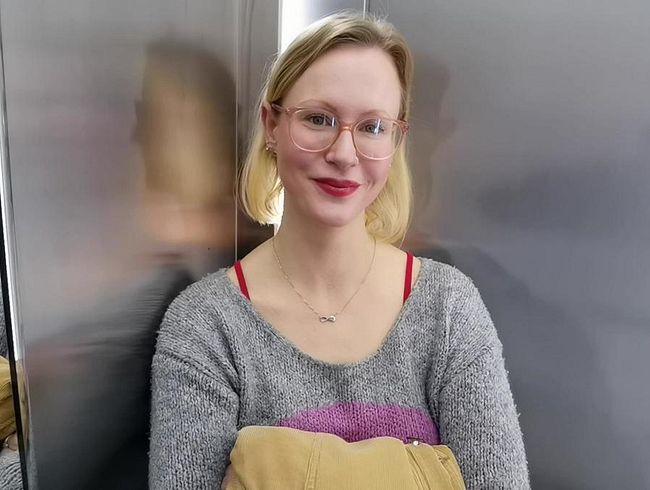 blondehexe Porno Video: POV: Angequatscht und weggefi**t!