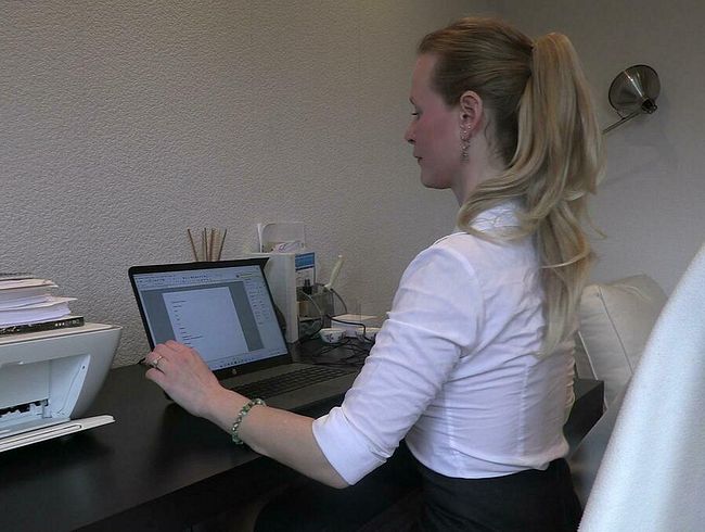 blondehexe Porno Video: POV! Das darf niemand erfahren! Absolut verboten!