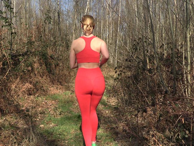 blondehexe Porno Video: Public: Joggerin überrascht und gefi**t!