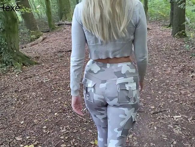 blondehexe Porno Video: PUBLIC! Joggerin im Wald erkannt und gefi**t!