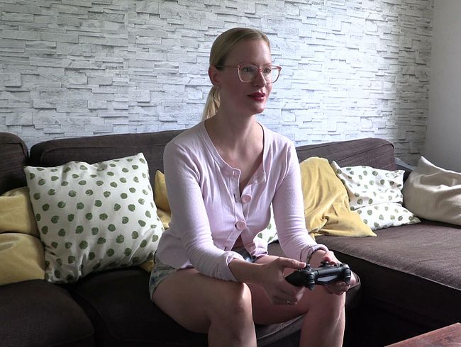 blondehexe Porno Video: Raus aus der Friendzone! Deine ehemalige Schulfreundin lässt DICH ran! ;)