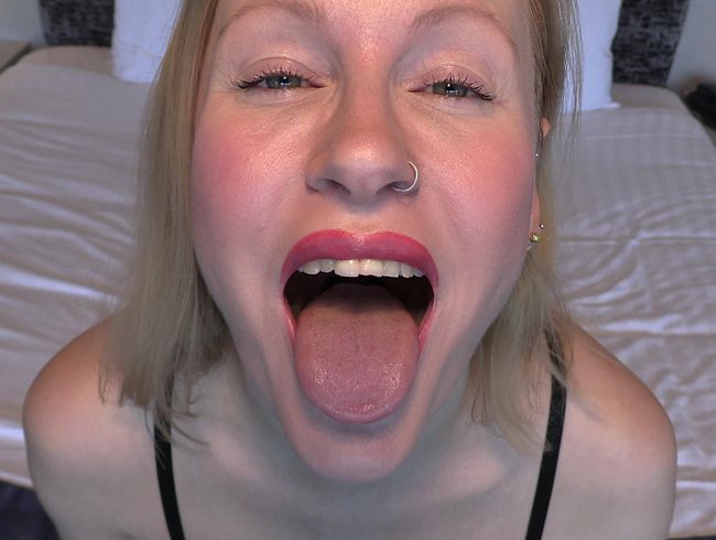 blondehexe Porno Video: spri** mir in den Mund!!!