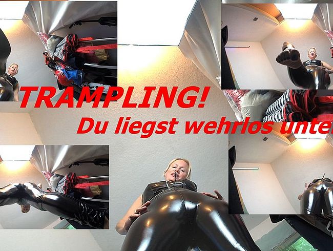 blondehexe Porno Video: Trampling - Du liegst wehrlos unter mir