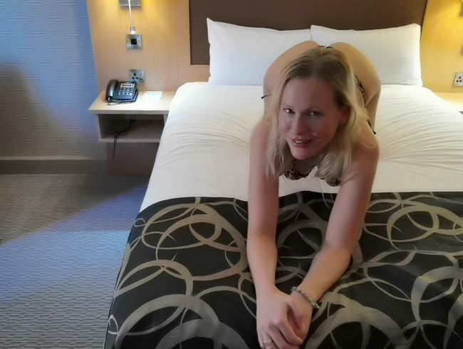 blondehexe Porno Video: Versautes fi**treffen im Hotel